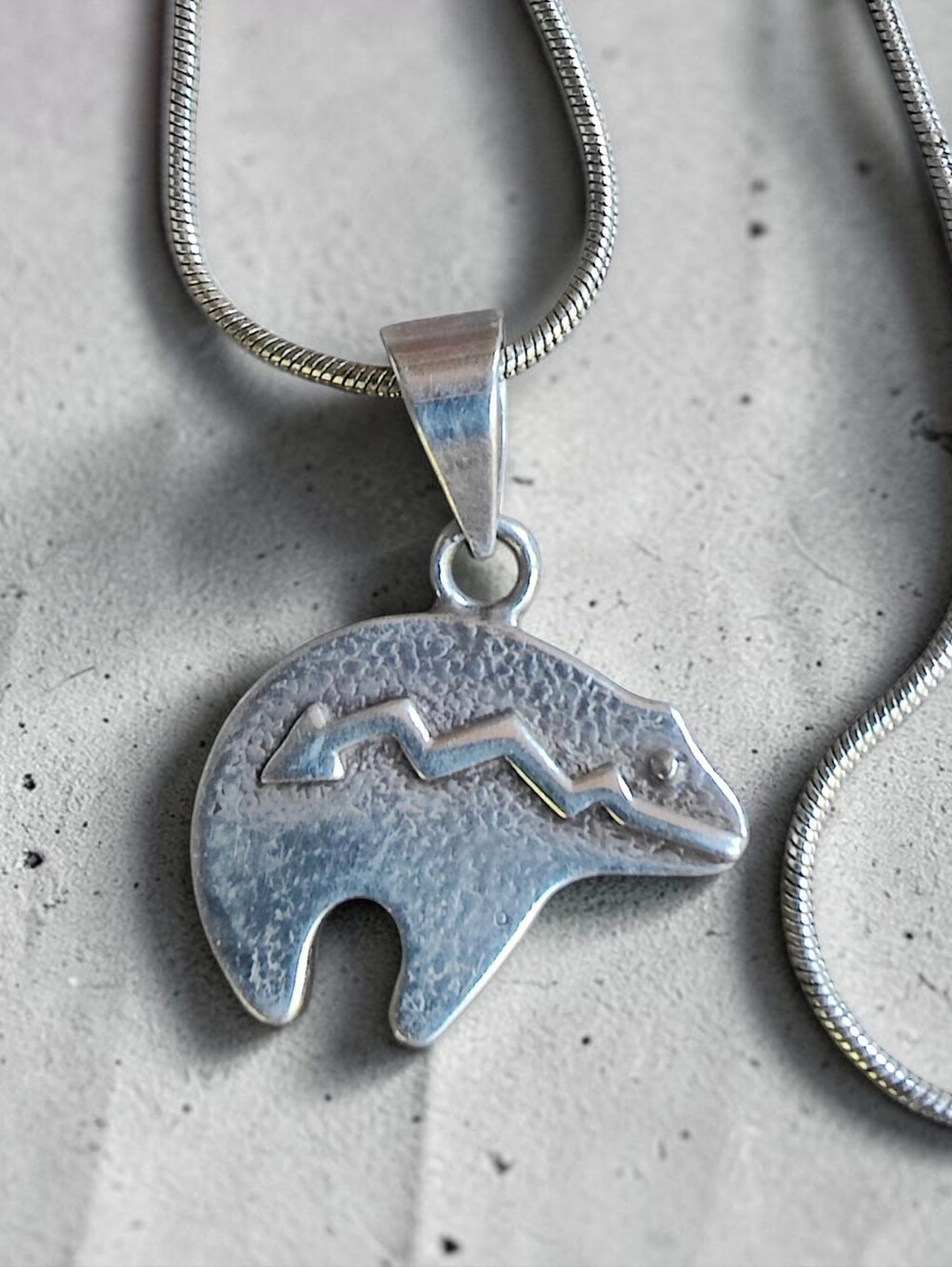 ๐ป Vintage Sterling Silver Navajo Spirit Bear Pendant Necklace